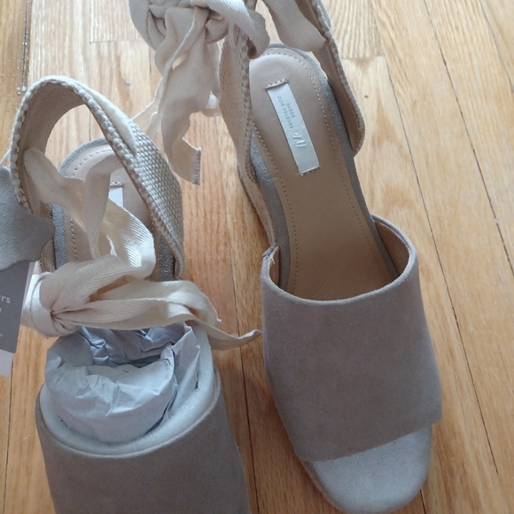 ⛔SOLD⛔🌱Host Pick🌱🆕️ NWT H&M Suede Espadrille Sandals in 'Taupe' - Picture 12 of 12